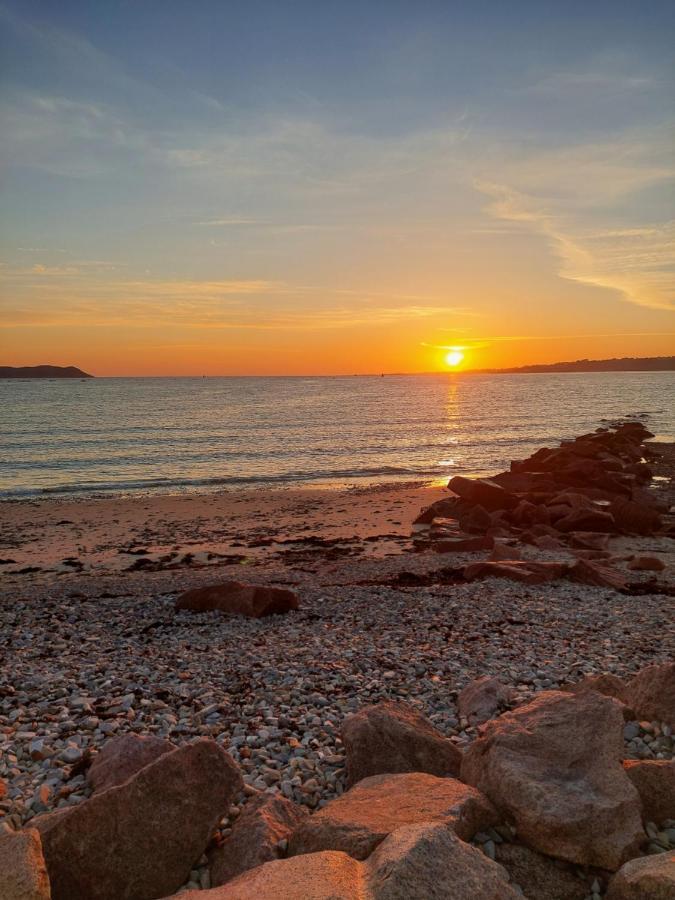 Expose Plein Sud Vu Sur Le Port De Plaisance Perros-Guirec