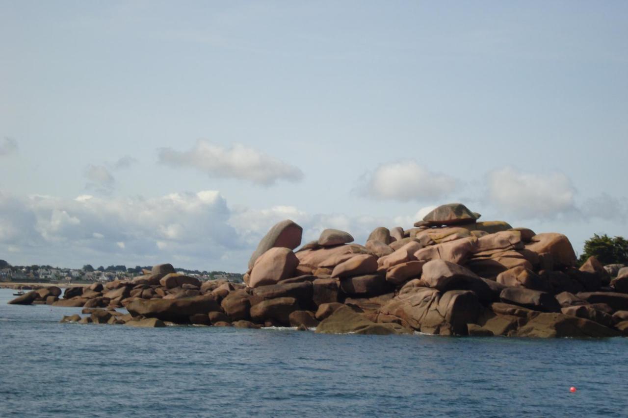 Expose Plein Sud Vu Sur Le Port De Plaisance *